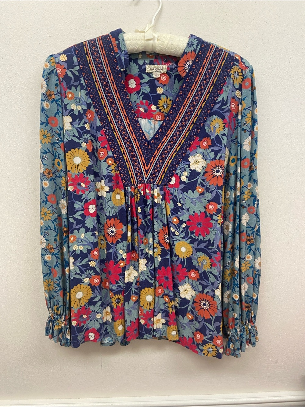 One World Brand Blue boho Floral V-Neck Long Sleeve Top